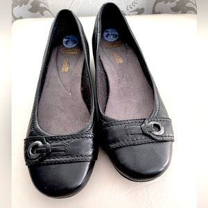 Clarks women’s flats.